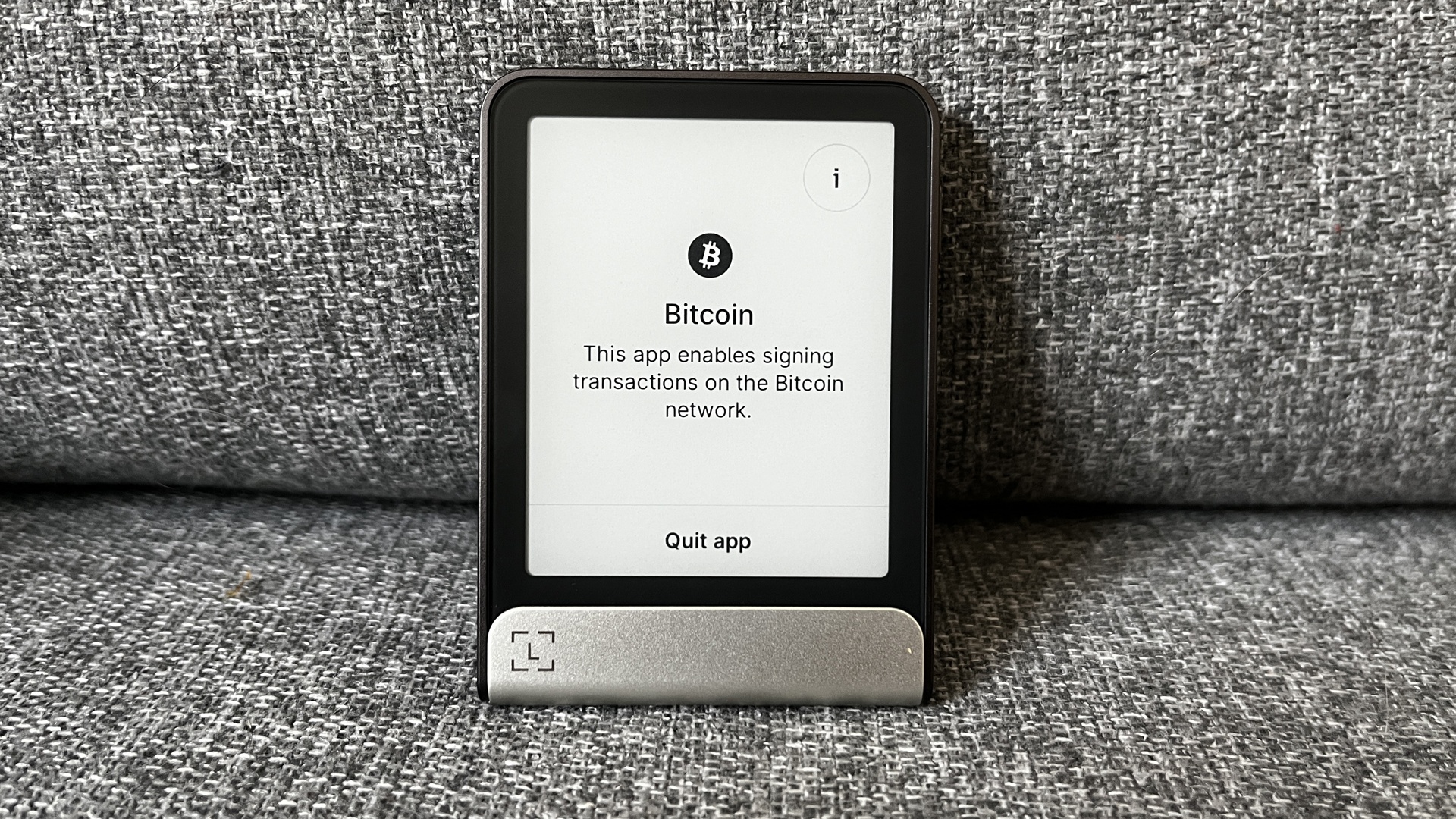 Starke Krypto-Wallet mit genialem E-Ink-Touchscreen: Meine Erfahrungen zum  Ledger Flex