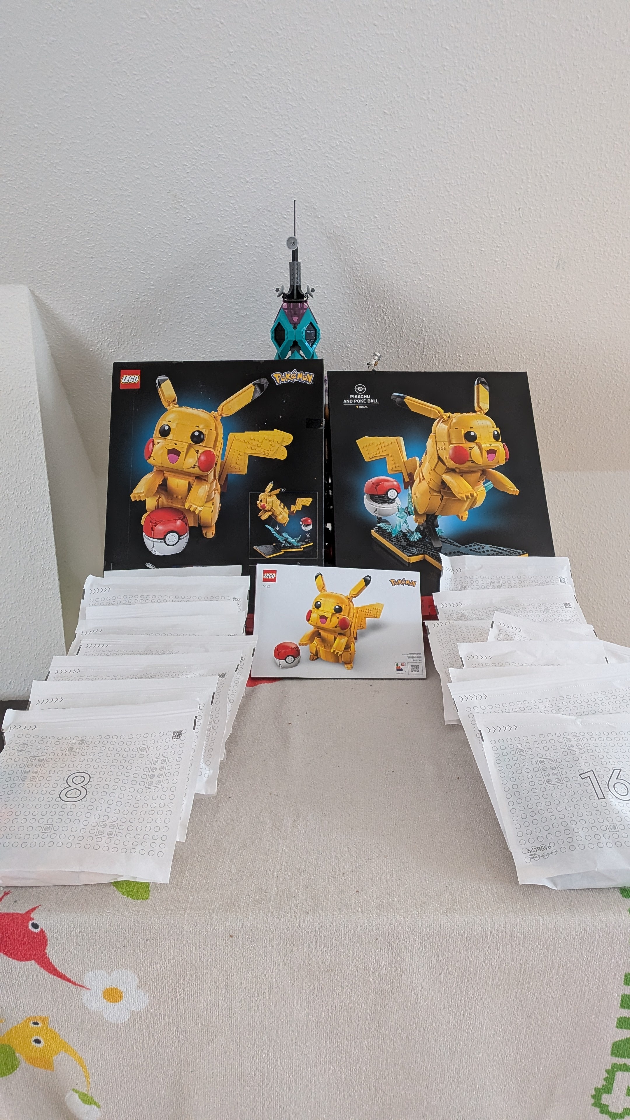 Galerie: LEGO Pikachu - Das Taschenmonster-Set im Aufbau