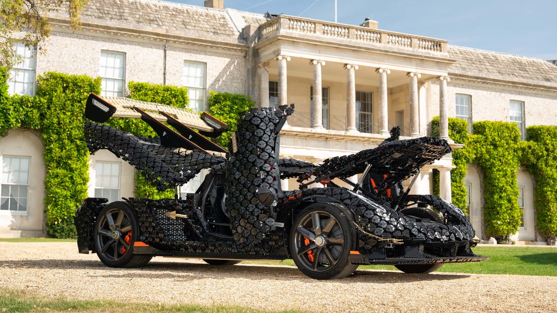News: Klemmbausteine - LEGO-Rekord: Koenigsegg-Nachbau im Kleid aus 330.000 Klemmbausteinen fährt 111 km/h