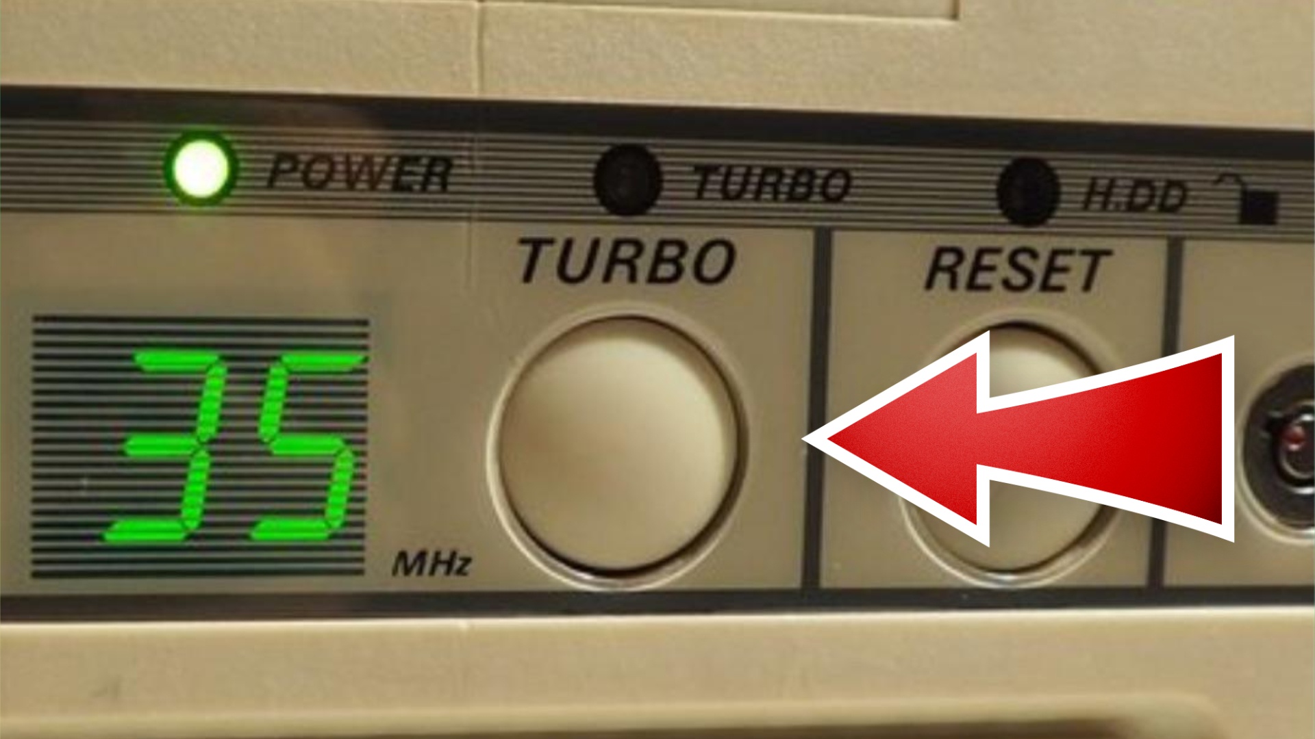 Eingebauter Turbo - »Bis du SO Alt?«: Spieler zeigt der Community ein Foto von einem berühmten PC-Knopf und die schwelgt in Erinnerungen