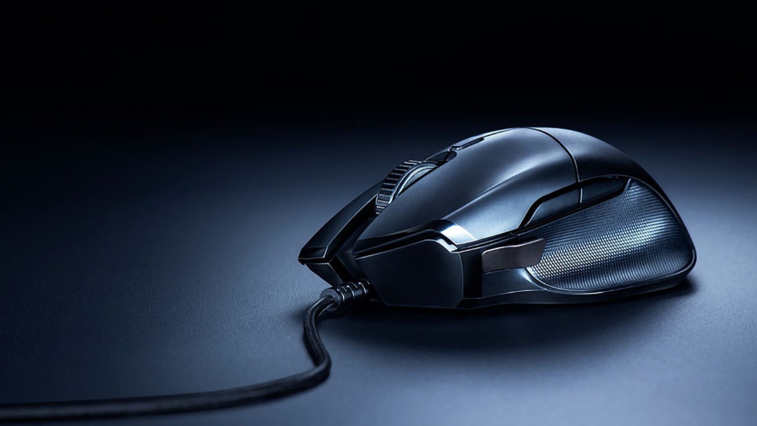 Razer Basilisk GamingMaus und Razer Electra im Angebot bei Saturn