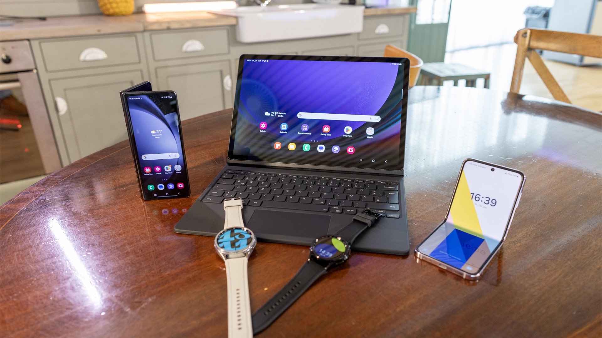 Galaxy Z Fold 5, Z Flip 5, Tab S9 Ultra und Watch 6 im Hands-On - Samsung Unpacked 2023