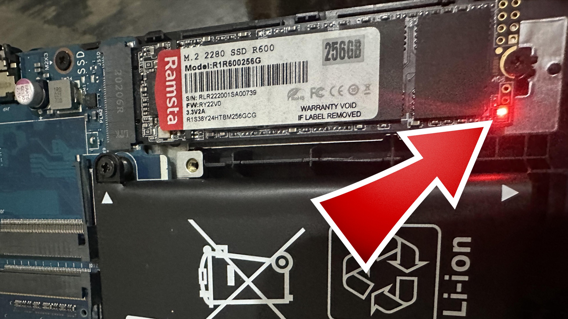 Special: Laptop - Elektroschrott oder einfach nur die falsche Schnittstelle: Notebook-Nutzer verzweifelt an seiner SSD