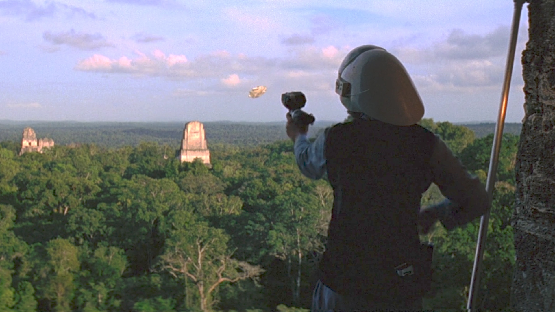 News: Star Wars - »Keine Chance, dass er irgendetwas Sinnvolles tut« - Zu einem absurden Detail aus dem allerersten Kinofilm gibt es natürlich eine Lore-Erklärung