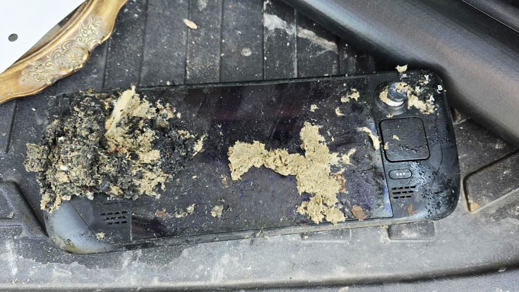 Glück im Unglück: Nach einem verheerenden Hausbrand überlebt ausgerechnet ein kleines Stück Spieletechnik