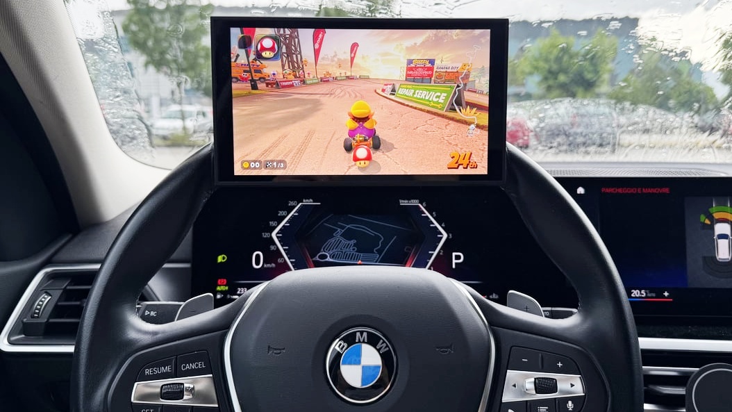 Auf eigene Gefahr: Ihr könnt die Switch 2 nicht nur aufstellen, sondern auch aufhängen, wie die Community beweist