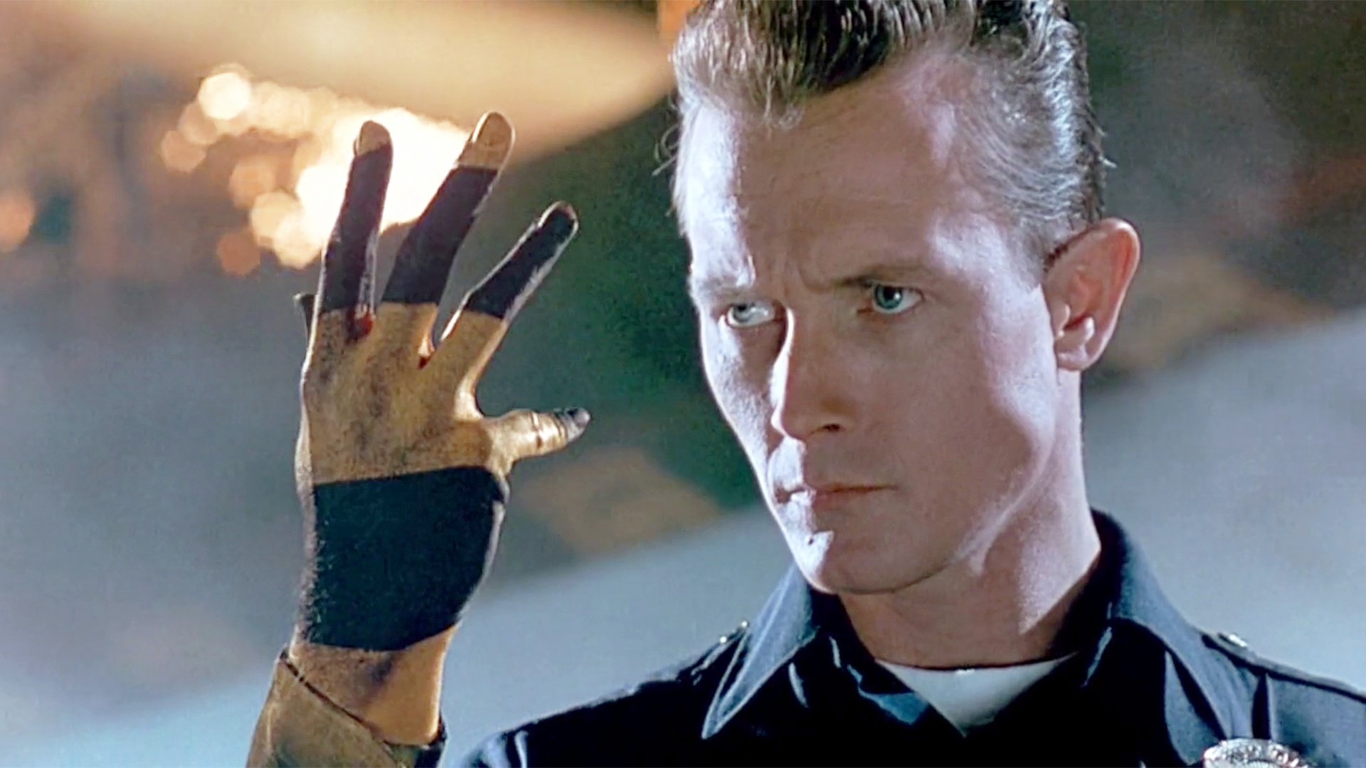 Habt ihr's bemerkt? Einer der besten Filmschurken macht eine bestimmte Sache nicht, die alle Menschen tun, um mehr wie ein Roboter zu wirken