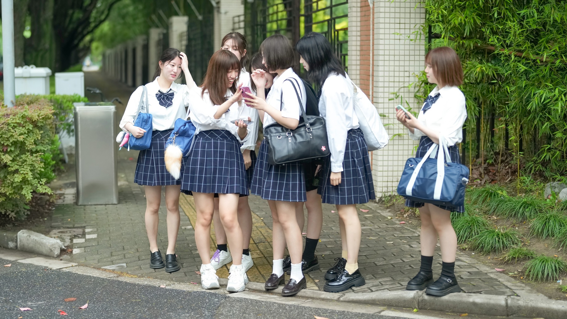 News: Smartphones - Japanische Stadt will die Smartphone-Zeit auf zwei Stunden täglich reduzieren, um die Schlafgesundheit der Bürger und Kinder zu verbessern