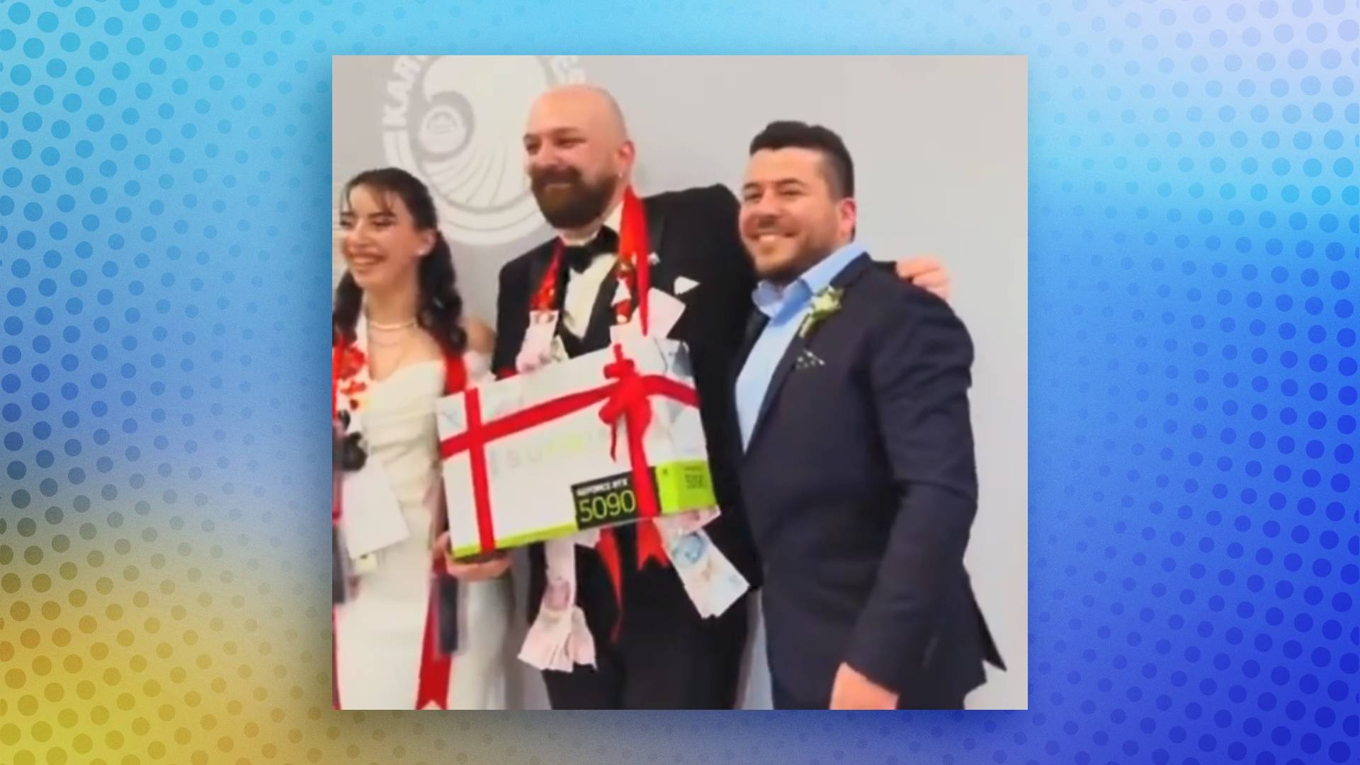 PC-Hardware - RAM statt Schmuck: Auf einer türkischen Hochzeit verschenkt er PC-Hardware an das Ehepaar