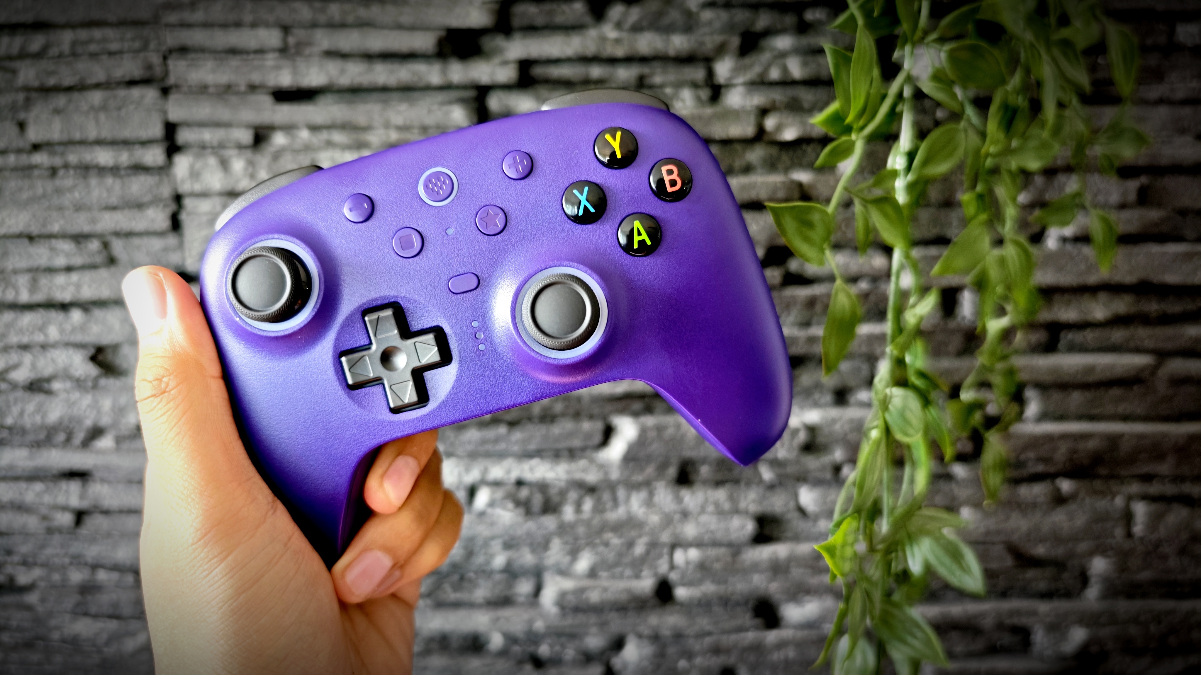 Im Hands-On: Der 8BitDo Ultimate 2 Wireless könnte 2025 der beste Controller unter 60 Euro werden