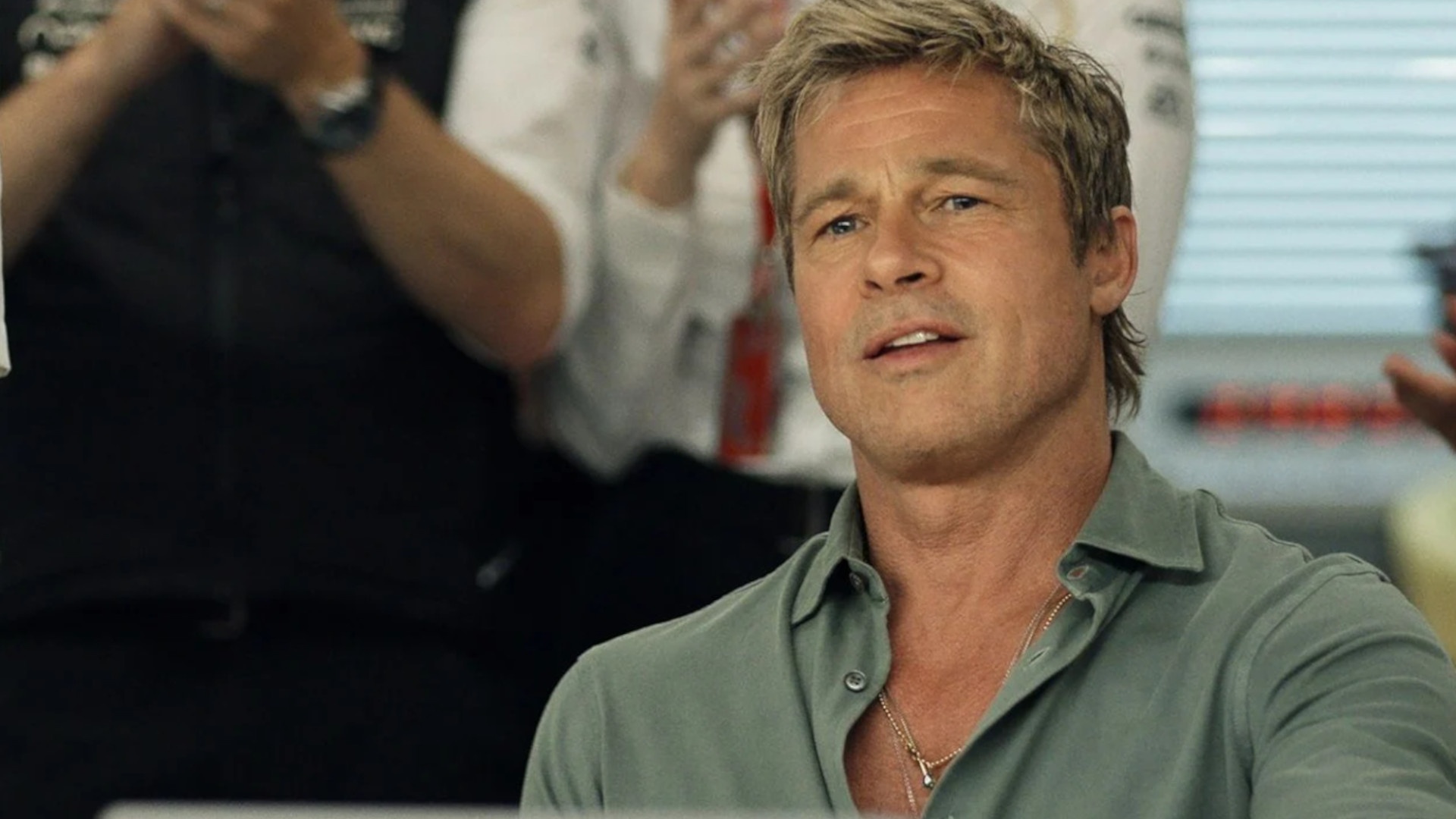 Video: Im Sportdrama F1 brettert Brad Pitt als Formel-1-Fahrer über die Leinwände