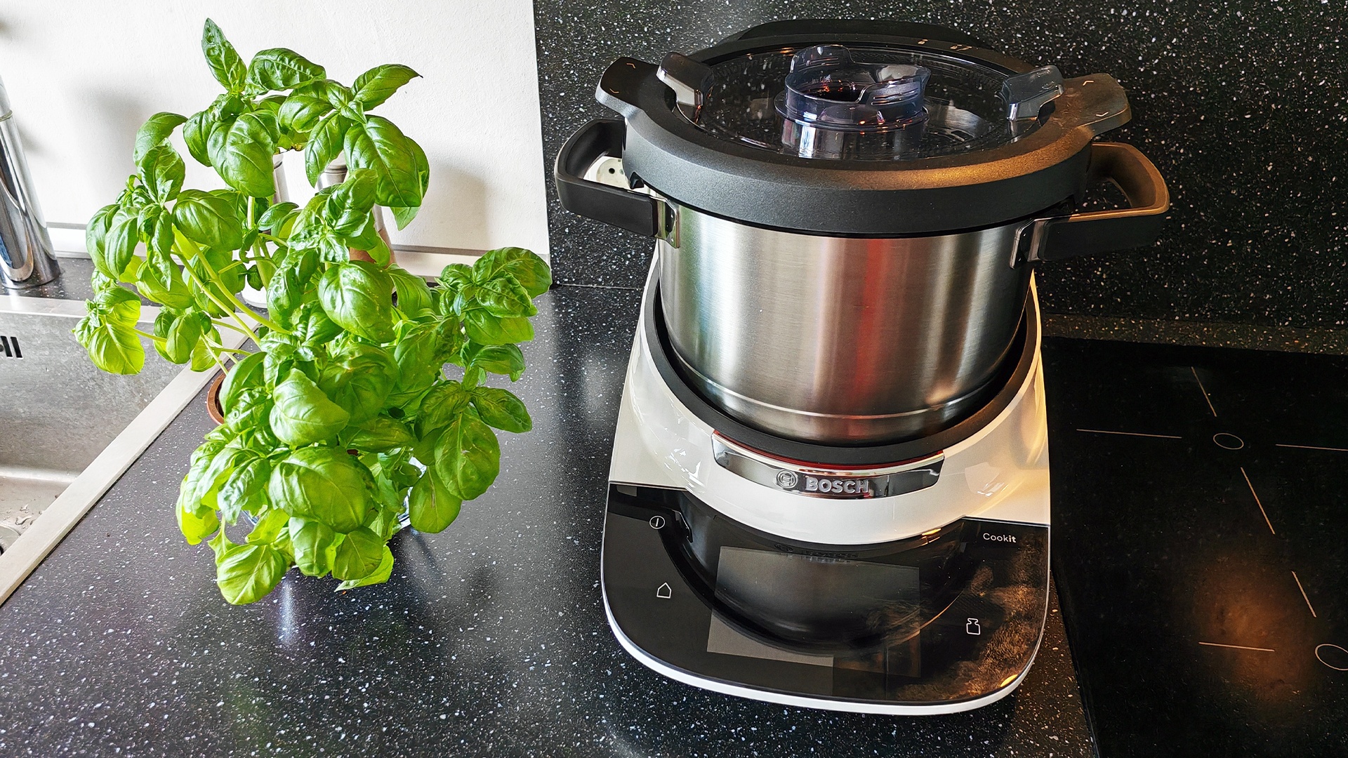 Bosch Cookit Unboxing: Der Thermomix-Konkurrent für 1.400 Euro im Ersteindruck