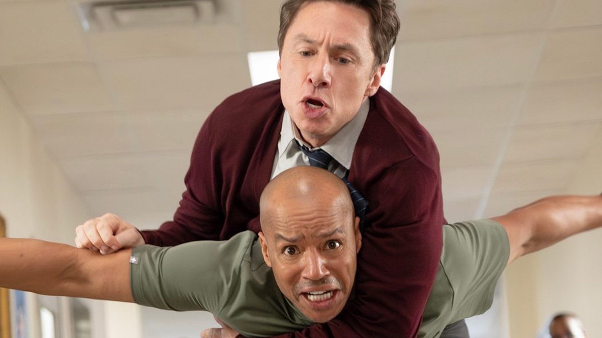 Video: Scrubs kehrt zurück und wir haben mit Zach Braff und Donald Faison darüber gequatscht, auf was sich Fans jetzt freuen dürfen