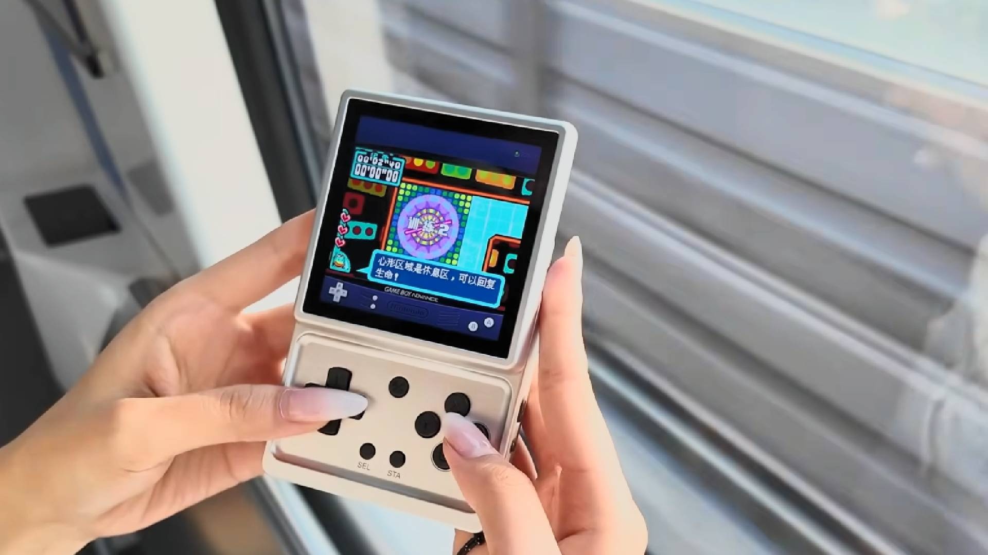 Neuer Android-Handheld bekommt drehbaren Bildschirm und könnte so zum Platzwunder werden