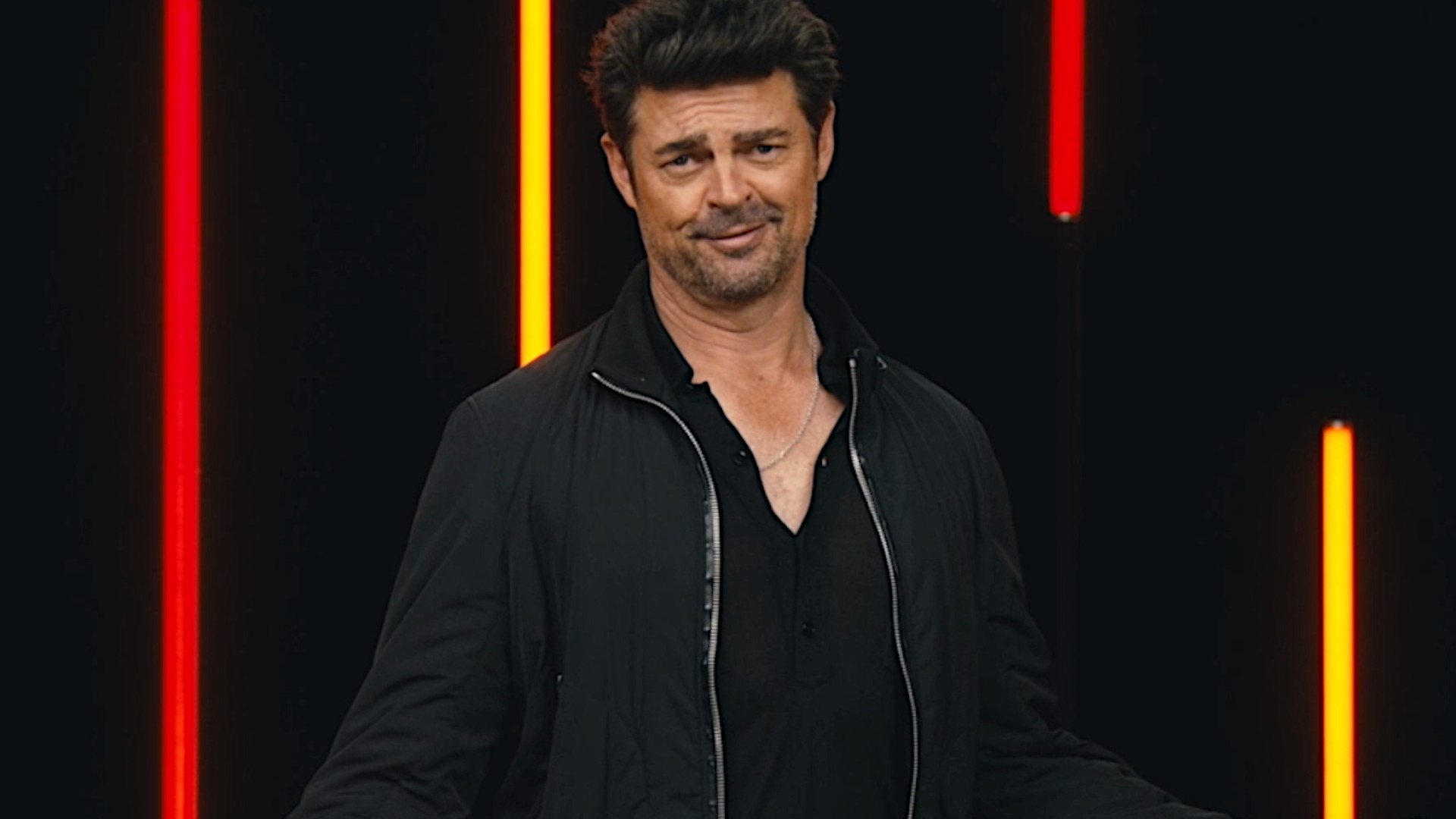 Video: »You got caged!« - Wie textsicher ist Karl Urban? Der Johnny-Cage-Darsteller errät Zitate aus Mortal Kombat 2