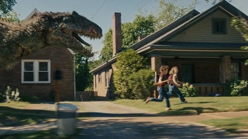 Video: Plötzlich Dinos: Im neuen Sci-Fi-Abenteuerfilm The End of Oak Street landet eine komplette Nachbarschaft in der Urzeit