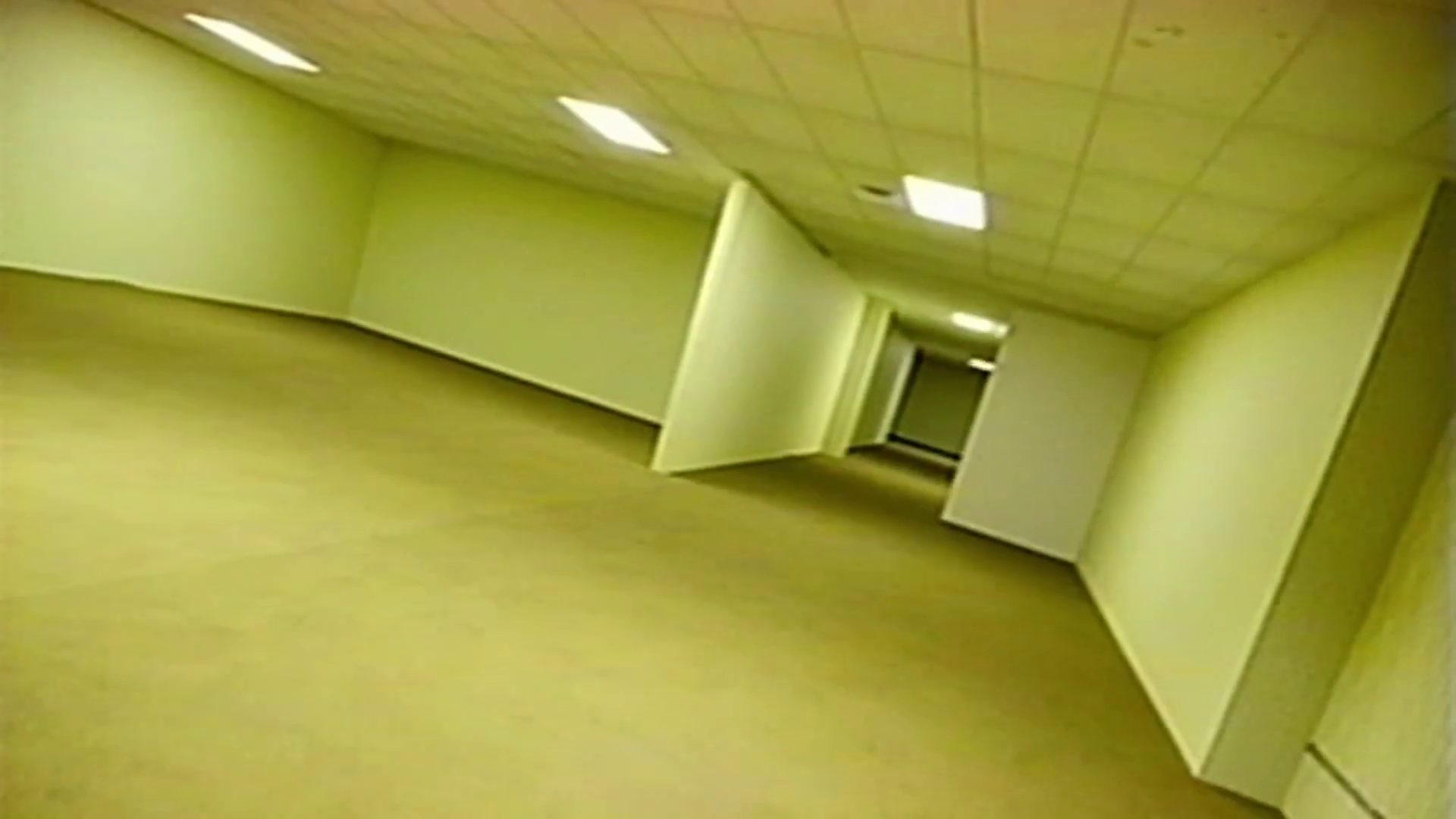 Video: Backrooms kommt nochmal ins Kino und ist dann 15 Minuten länger
