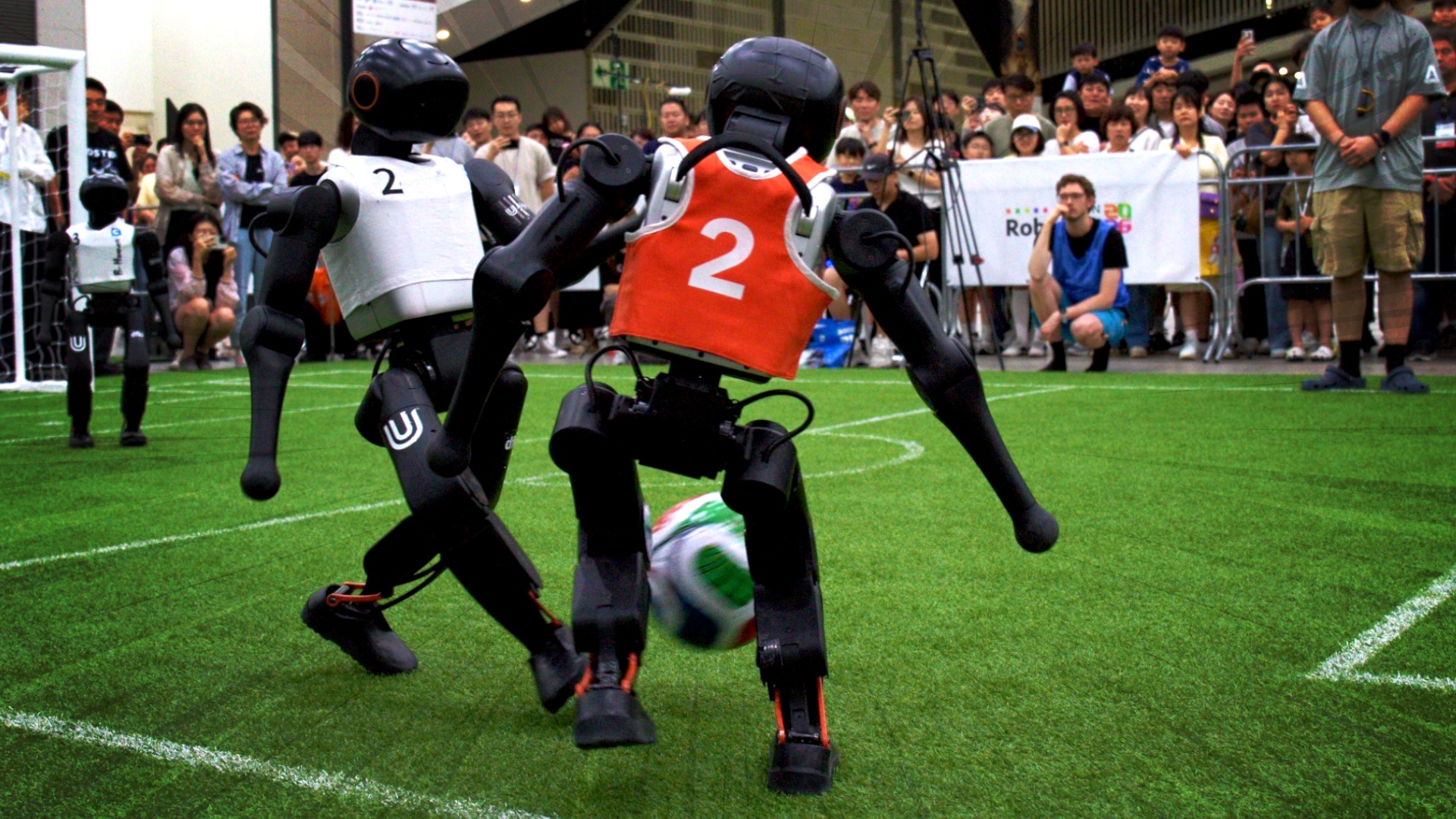 Video: So spielen die neuen alten Roboter-Fußballweltmeister aus Deutschland