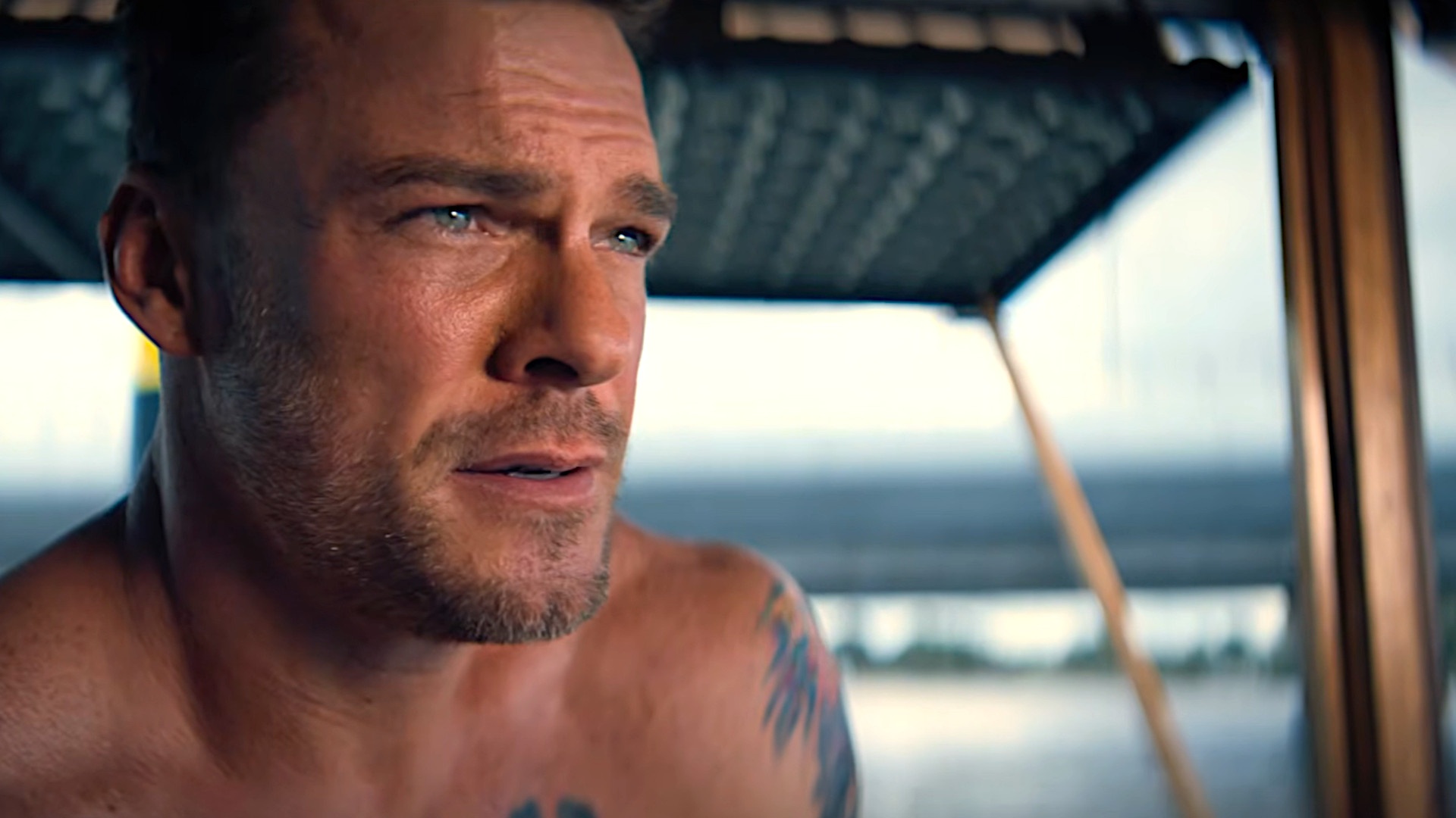 Video: »Dieser Trailer ist der Hammer!« – Reacher-Star Alan Ritchson verbündet sich im neuen Actionfilm Runner mit Comedy-Legende Owen Wilson
