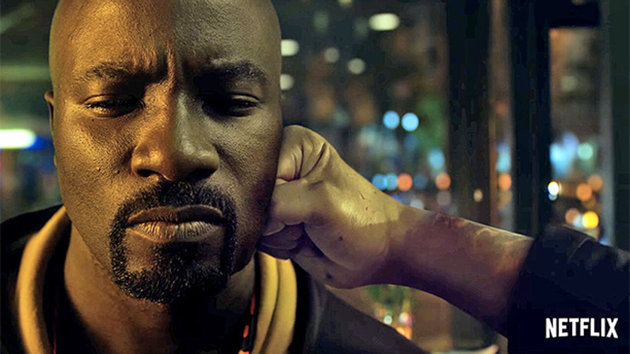 Marvels Luke Cage - Trailer zur 2. Staffel: Der kugelsicherer Held muss einiges einstecken