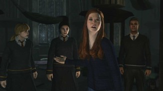 Harry Potter 7 - Part 2In Hogwarts trifft Harry die verbliebenen Schüler: hier Ginni Weasly.