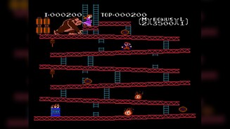 Donkey Kong (Arcade, 1981)
1981 erschien Donkey Kong als Spielhallen-Automat in Japan und den USA. Darin hatte der namensgebende Gorilla Donkey Kong die Freundin Pauline des Jumpman entführt. Jumpman sollte in späteren Nintendo-Titeln unter den Namen Mario wieder auftauchen. Jumpman muss in verschiedenen Levels ein Gerüst erklettern, auf dem Donkey Kong mit Fässern nach ihm wirft, denen es auszuweichen gilt.
Damalige Besonderheit des Arcade-Automaten war die Sprungtaste, die den Jumpman über Hindernisse springen und Donkey Kong das Jump+Run-Genre erfinden lies.
Donkey Kong war mit etwa 100.000 verkauften Automaten ein finanzieller Erfolg und rettete als erster internationaler Hit Nintendos amerikanische Niederlassung vor dem Bankrott. Zudem war es das erste Spiel des noch unbekannten Nintendo-Mitarbeiters Shigeru Miyamoto, dessen spätere Werke Super Mario Bros. und Legend of Zelda ihm und Nintendo Weltruhm bescheren sollten.
Eine europäische Version erschien nie, Donkey Kong wurde in Deutschland 1986 nur als NES-Portierung veröffentlicht.