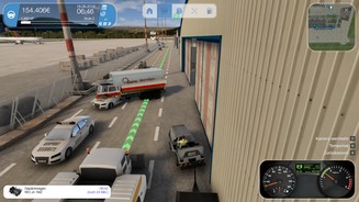 Airport Simulator 2019Die Unfälle des KI-Verkehrs sind bisweilen erheiternd. In der Bildmitte kuscheln ein Security-Fahrzeug, Catering-Truck und ein Tanklaster.