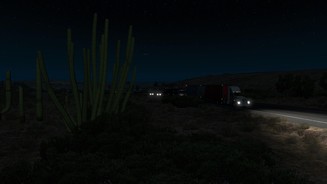American Truck Simulator Im Vordergrund Kakteen, am Himmel tausende von Sternen, bisweilen auch Sternschnuppen: Die Wüste hat nachts besonderen Reiz.