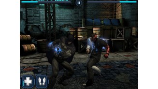 Batman: Arkham City LockdownSchon ziemlich früh im Spiel trifft Batman auf Two-Face, dem er hier mit Energie-Handschuhen verbrutzelt.