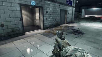 Battlefield 4: Second AssaultFußkranke Spieler kommen mit dem neuen Aufzug in die Eingangshalle.