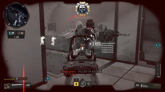 Call of Duty: Black Ops 4Recons Sichtpuls ist extrem mächtig und deckt alle Feinde für das eigene Team durch Wände auf.