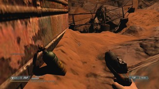 Doom 3 BFG EditionAuch an der Marsoberfläche überwiegt Tristesse und Monotonie, von den schlimmen Texturen links gar nicht zu sprechen …