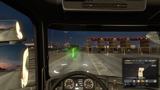 Euro Truck Simulator 2 Titanium-EditionSchade: Die Fähre im Hintergrund können wir nicht selber befahren – stattdessen ruft ein schnödes Ankersymbol die Hafenwahl-Landkarte auf.