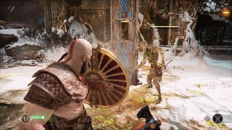 God of WarMit dem Schild kann sich Kratos nicht nur schützen, er kann später auch Projektile zurückwerfen.