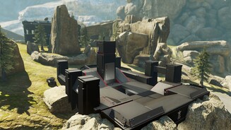 Halo 5: GuardiansDie Karte Basin hat ein langgezogenes Layout mit einer Basis an jeder Seite.