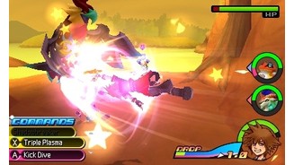 Kingdom Hearts 3D: Dream Drop DistanceRosa leuchtende Angriffe sind aus dem Free-Flow heraus ausgeführt und verursachen mehr Schaden als einfache Schläge.