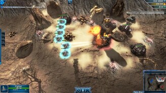 Meridian: New WorldJede Kampagnenmission führt uns langsam an einen Einheitentyp heran, ähnlich wie dies Starcraft 2 macht. In der Wüste haben wir nur Jäger zur Verfügung, mit denen wir wiederum feindliche Fliegerhorste ausheben. Der Schwierigkeitsgrad ist dabei knackig, ein grober Fehler und wir können neuladen.