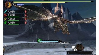 Monster Hunter 4 UltimateDank der neuen Angriffsmöglichkeiten können wir jetzt auf das Monster draufspringen – während es sich in die Luft erhebt.