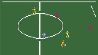 NASL Socccer (1979)Klobige Pixel-Strichmännchen und Pieps-Sound: Das für die Mattel-Konsole Intellivision veröffentlichte Fußballspiel ist einer der ersten Bildschirmkicks fürs Wohnzimmer.