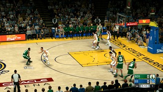 NBA 2K18Beim Spielen lernt man in Windeseile welche Spielerrollen welche Aufgaben haben. Der Point Guard etwa spielt den zentralen Ballverteiler.