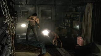 Resident Evil Zero RemasteredIn der Not, in der Not, frisst der untote Köter auch gern eine Ladung Schrot!