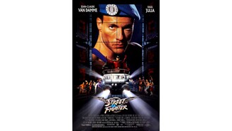 Street Fighter – Die entscheidende Schlacht (1994)Steven E. de Souza inszeniert in seiner Verfilmung der Prügelspielserie den Kampf zwischen dem tyrannischen General Bison (Raul Julia) und einer Eingreiftruppe der Allied Nations unter Colonel William Guile (Jean-Claude Van Damme). Die Soldaten werden auf ihrer Mission von bekannten Charakteren der Spiele wie Ken Masters (Damian Chapa), Ryu Hoshi (Byron Mann) und Chun-Li (Ming-Na) unterstützt, die ebenfalls Rechnungen mit Bison offen haben. Der Film wird noch im Erscheinungsjahr mit dem Saturn Award für den besten Science-Fiction-Film ausgezeichnet.