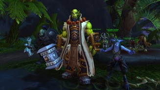 World of Warcraft: Warlords of DraenorThrall, der ehemalige Kriegshäuptling der Horde, verbündet sich mit uns und trifft in Draenor auf seinen Vater Durotan. Die Story wird dabei von beeindruckend inszenierten Ingame-Zwischensequenzen weitererzählt.