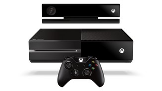 Xbox OneDie Xbox One: Neben Konsole und Controller befindet sich die Kinect-Einheit (oben), das Netzteil, ein Headset, ein HDMI-Kabel, Handbücher und eine Probemitgliedschaft (zwei Wochen) für Xbox Live in der Schachtel.