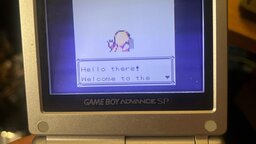 Pokémon-Fan entdeckt kuriosen Glitch in der Gelben Edition seines Bruders, denn im ganzen Spiel gibt es nur ein einziges Pokémon
