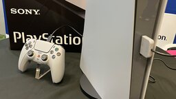 PlayStation-Chef bekommt einzigartige PS5 im PS1-Look auf seiner Abschiedsparty geschenkt