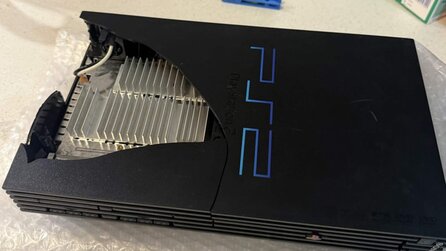 PS2 kommt zerbrochen bei Käufer an, der klebt sie einfach schnell zusammen und zockt ohne Probleme Resident Evil drauf