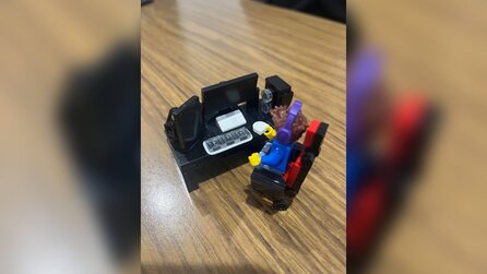 Diese Tastaturkonstruktion ist genial – 12-jähriger baut sein Wunsch-Gaming-Setup mit LEGO nach und die Community ist begeistert