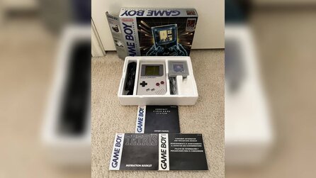 Er besucht seine Oma und findet bei ihr einen originalverpackten Game Boy aus 1993 mit einem der erfolgreichsten Spiele der Welt
