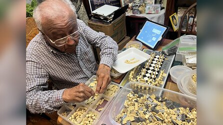 79-jähriger Vater braucht nach einem Verlust Ablenkung und sein Sohn schenkt ihm ein LEGO-Set, obwohl er noch nie gebaut hat - jetzt arbeitet er jeden Abend daran